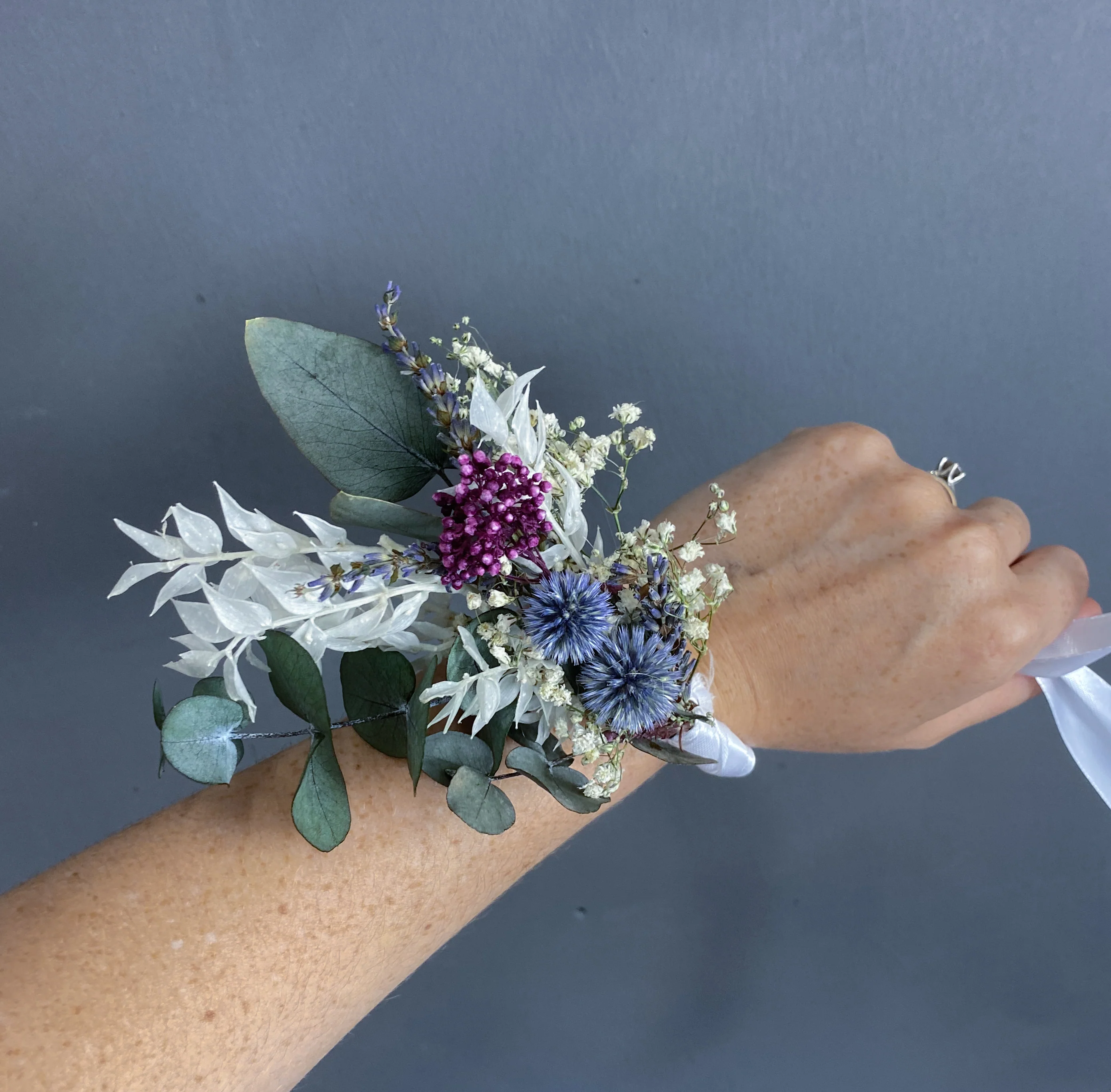 Devon dried flower corsage - Image 2