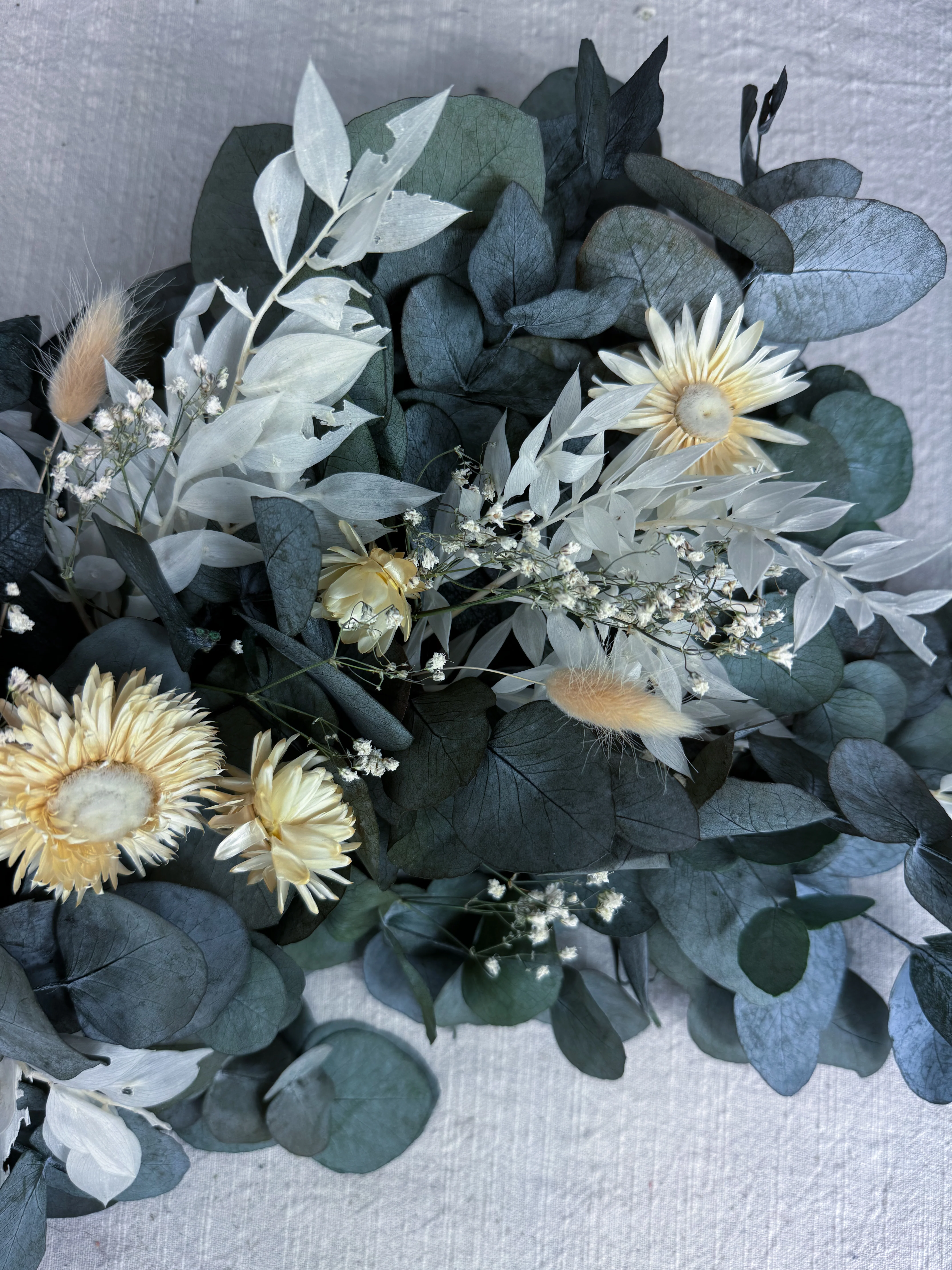 Hana dried flower wedding garland - Image 3