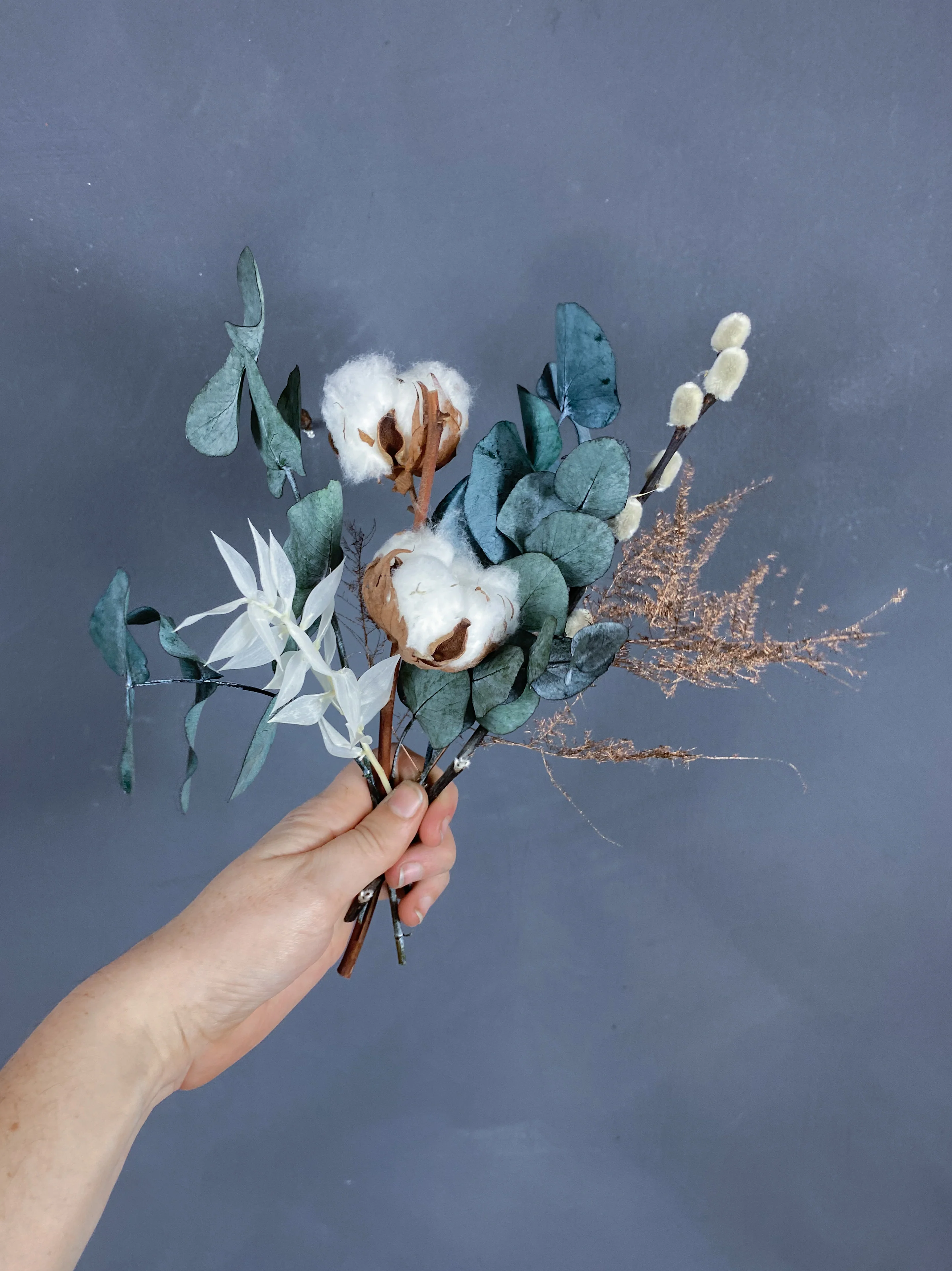 Layla festive dried flower Bud Arrangement - Image 3
